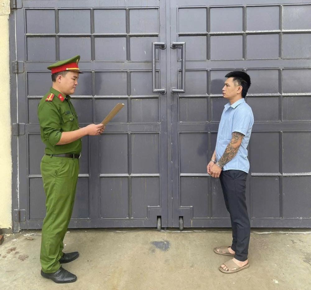 Lợi dụng tín nhiệm chiếm đoạt nhiều vàng bạc của người quen khi đi tù