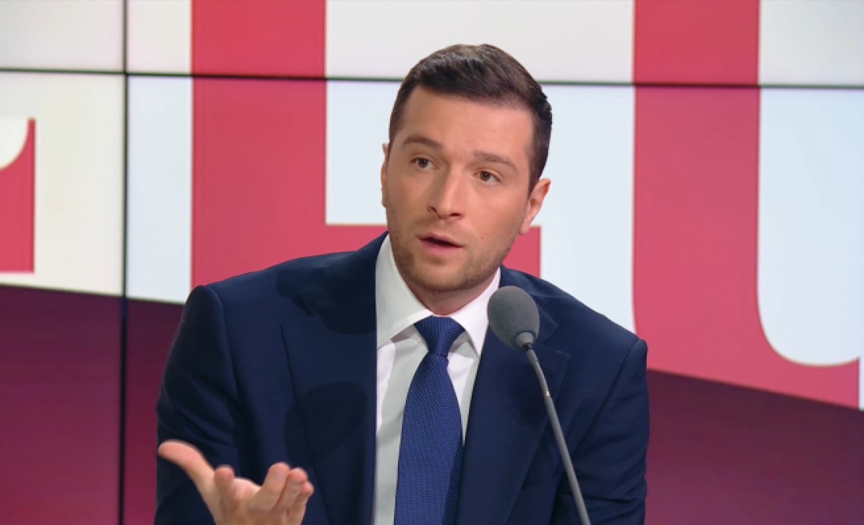Jordan Bardella quitte presque le plateau en direct : la réaction d'Alain  Marschall qui a tout