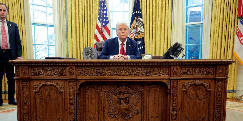 Is the Resolute Desk at Mar-a-Lago?