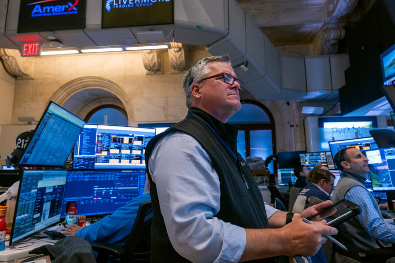 Las acciones cerraron al alza tras las medidas del Senado para poner fin al cierre del gobierno