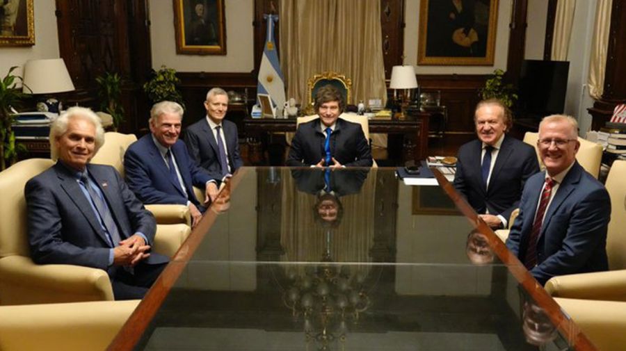 Javier Milei junto a representantes de las iglesias evangélicas argentinas y el predicador estadounidense Franklin Graham.