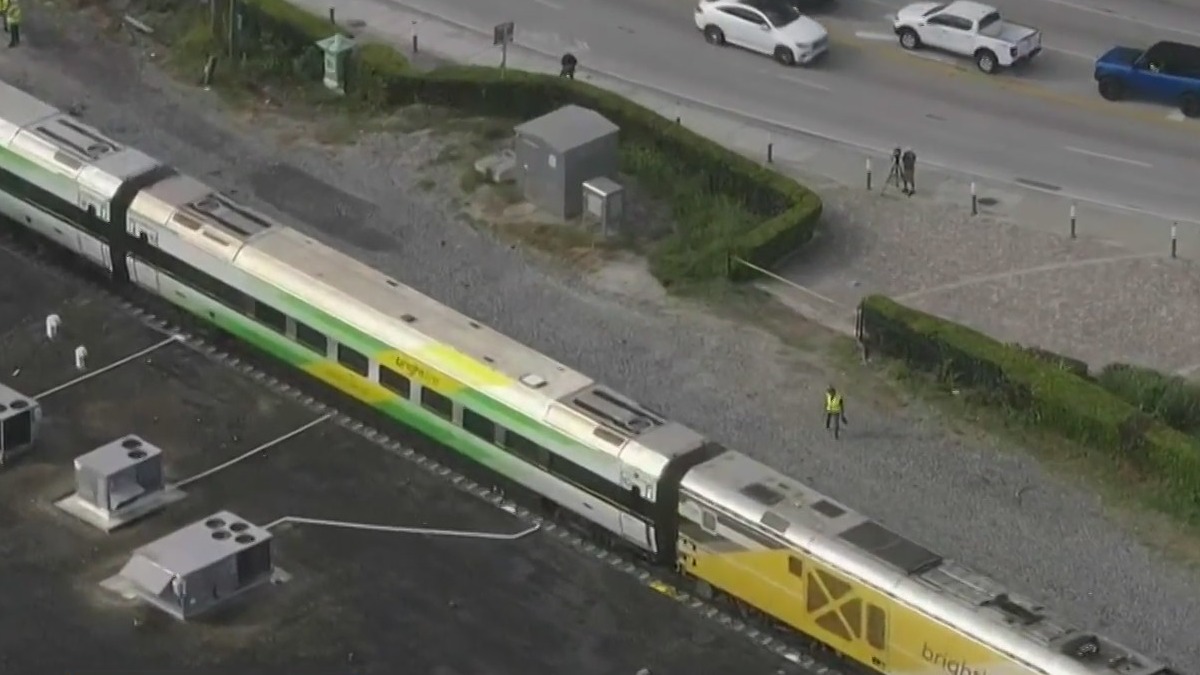 Man dies after being hit by high-speed Brightline train in Broward ...