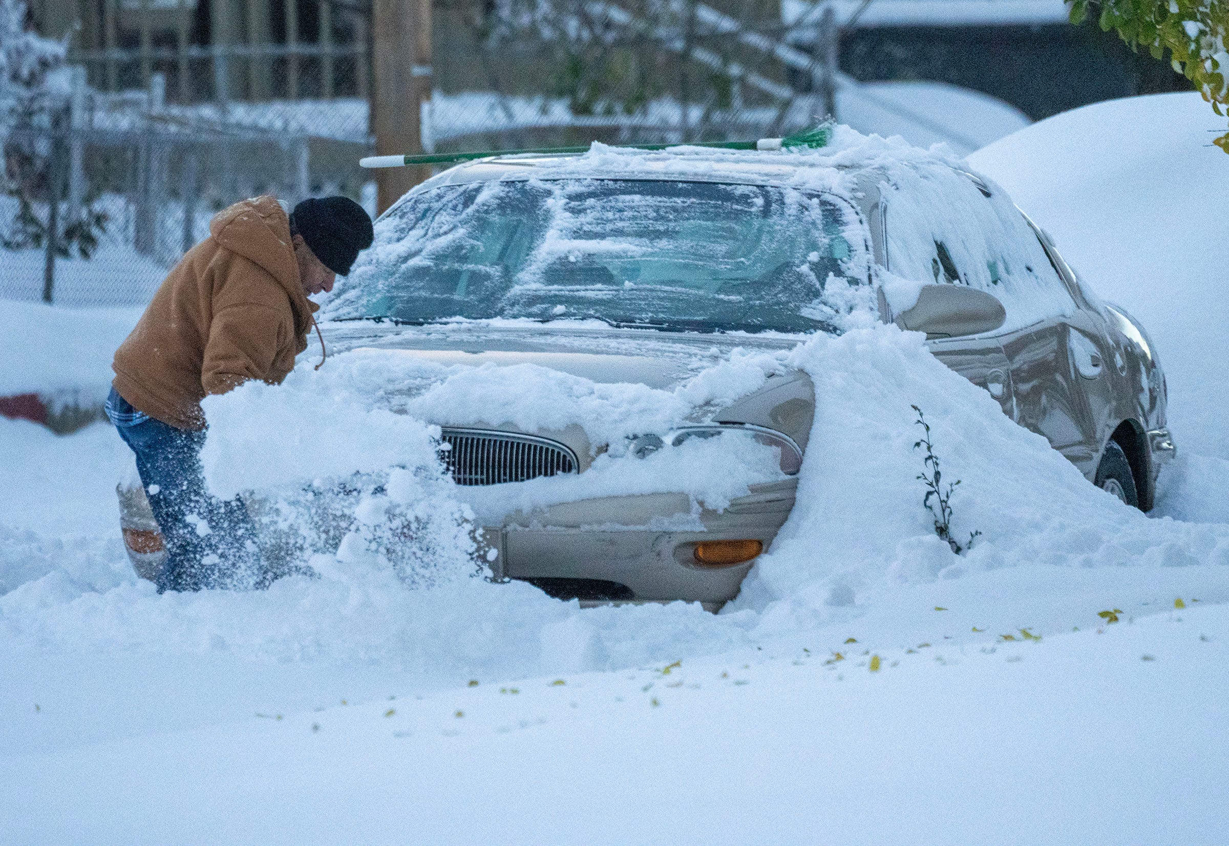 How much snow did it snow around Racine and Kenosha Monday morning?