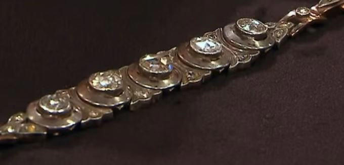 16.000 Euro wollte niemand für dieses Armband auf den Tisch legen (Bildquelle: ZDF)