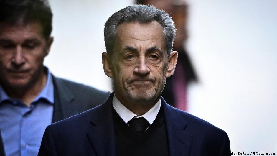 Frankreichs Ex-Präsident Nicolas Sarkozy kommt nach drei Wochen Haft aus dem Gefängnis, er steht aber unter strengen Auflagen (Archivfoto)