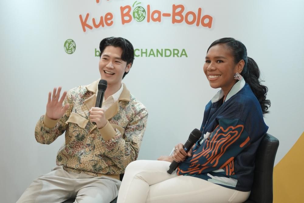 Han Chandra Ajak Anak Cintai Perbedaan di Buku ‘Naomi & Kue Bola-Bola'