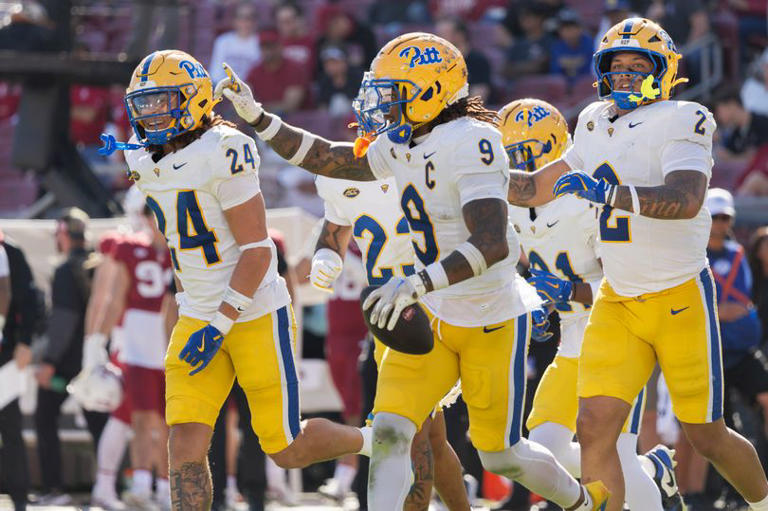 Who is Notre Dame playing this week? How many wins Fighting Irish need ...