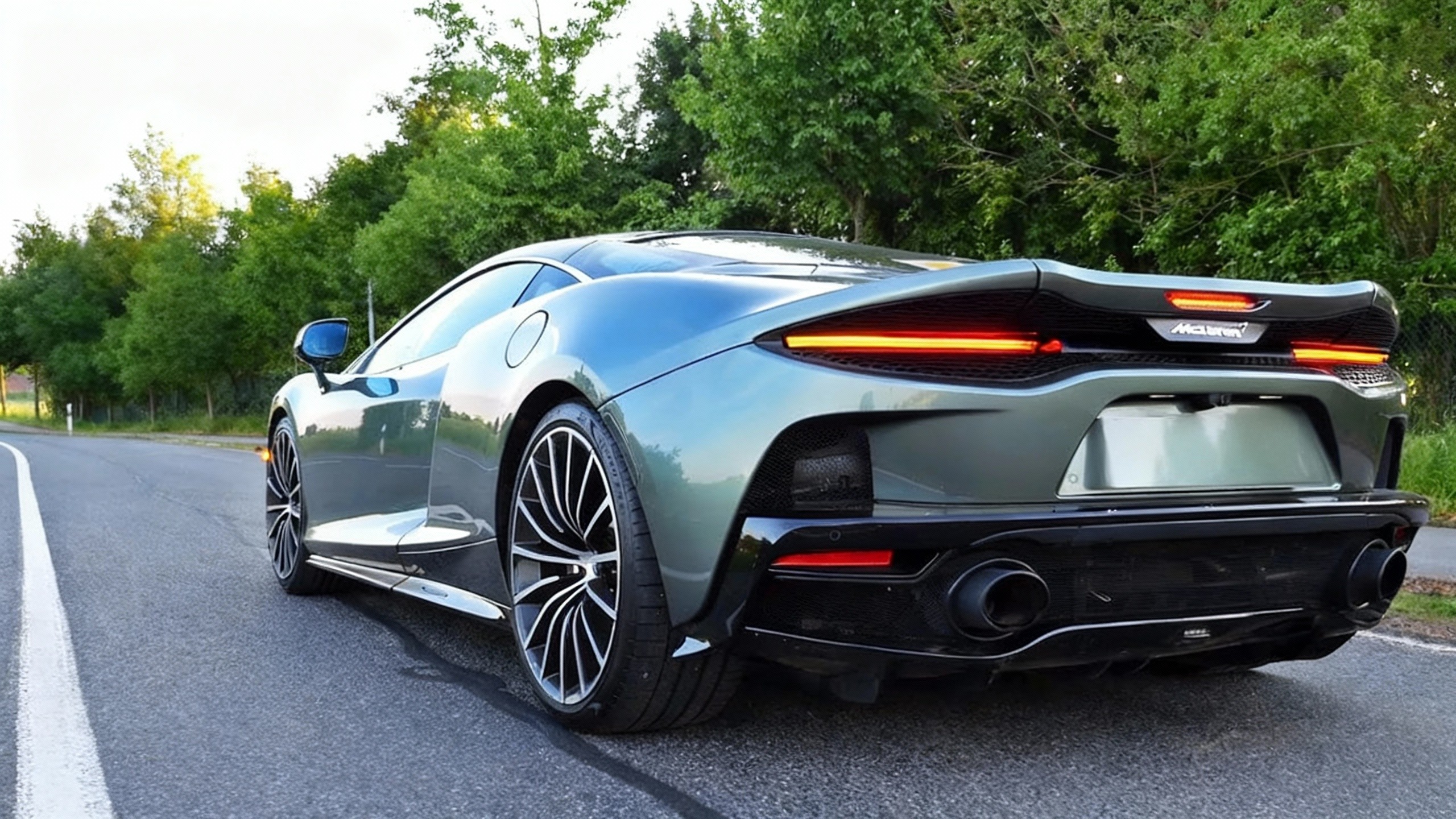 McLaren GT (770HP) – INSANE Acceleration & Flyby!