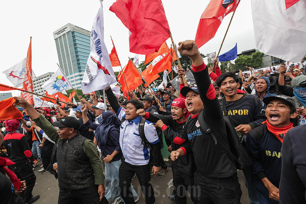 Dua Perbedaan Besar UMP 2026: Buruh Minta Rp6 Juta, Pengusaha Menolak, Ricuh di Gerbang