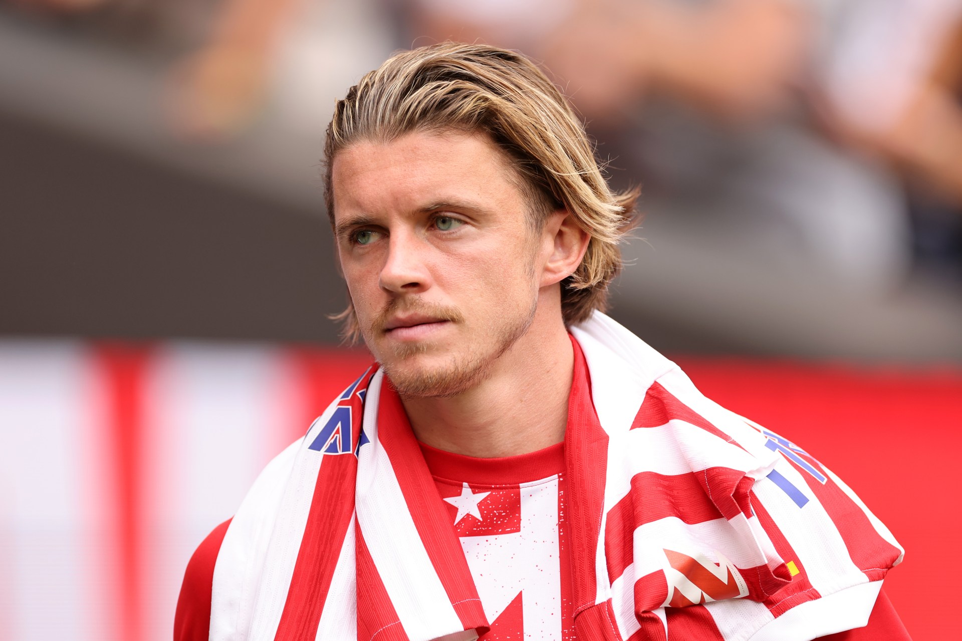 El exjugador del Chelsea, Gallagher, responde a los rumores que lo vinculan con el Manchester United.