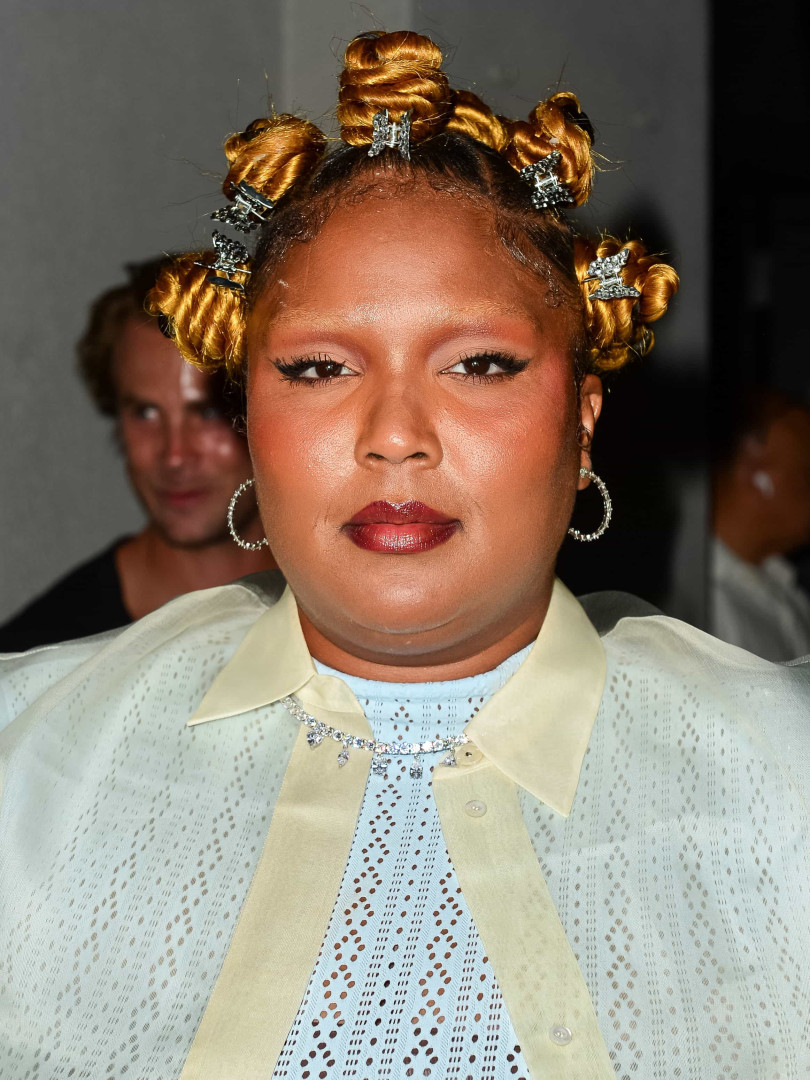 Bold celebrities who rocked bleached eyebrows