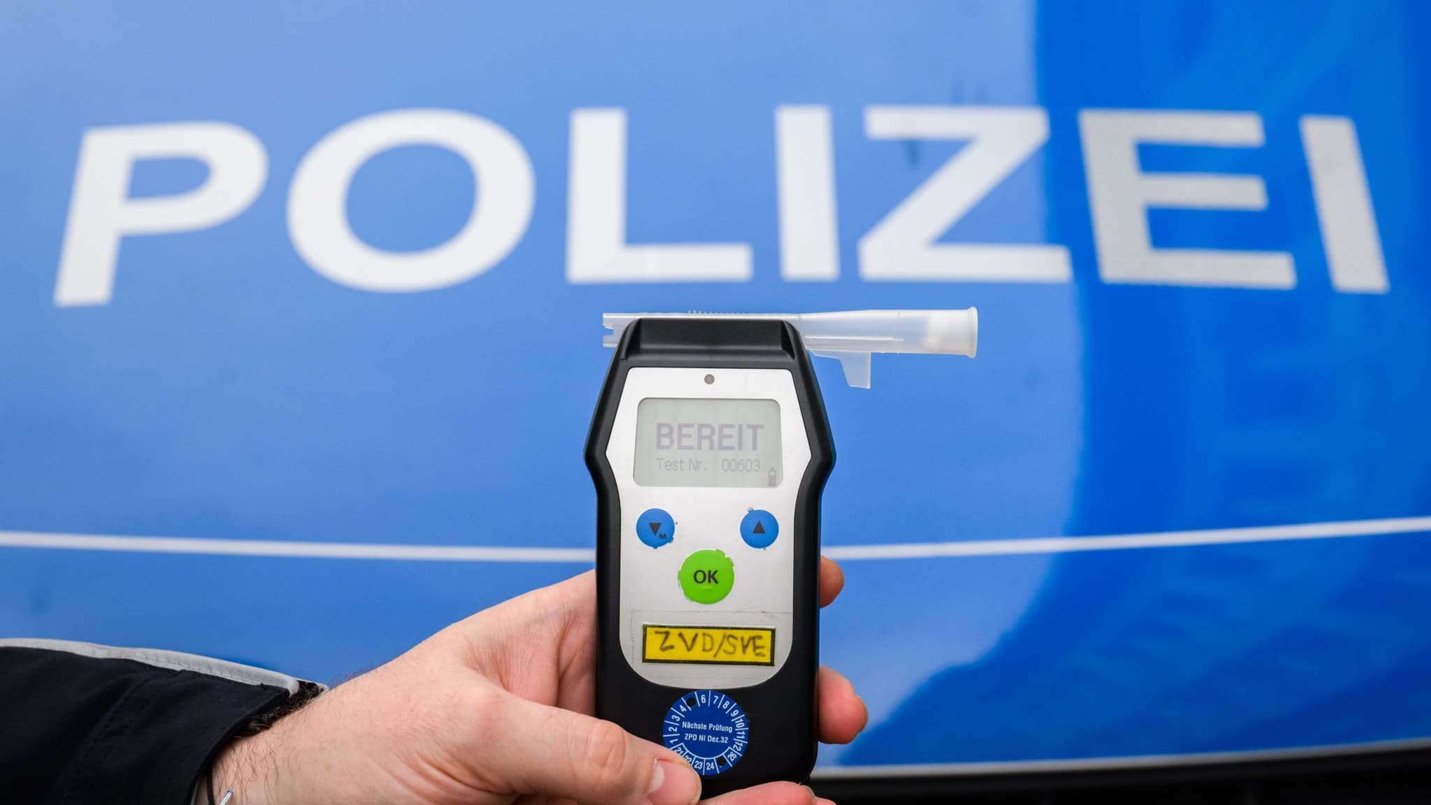 unfall-in-albstadt-mit-2-5-promille-in-hauswand-gekracht