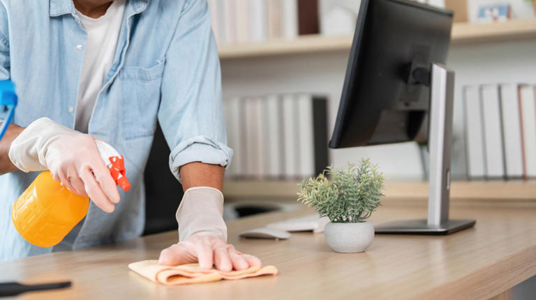You're Inviting Bacteria To Stay In Your Home With These 16 Cleaning ...