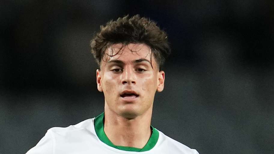 Según los informes, el Real Madrid está dispuesto a competir con dos de los mejores clubes europeos por la joven promesa del Elche, Rodrigo Mendoza.