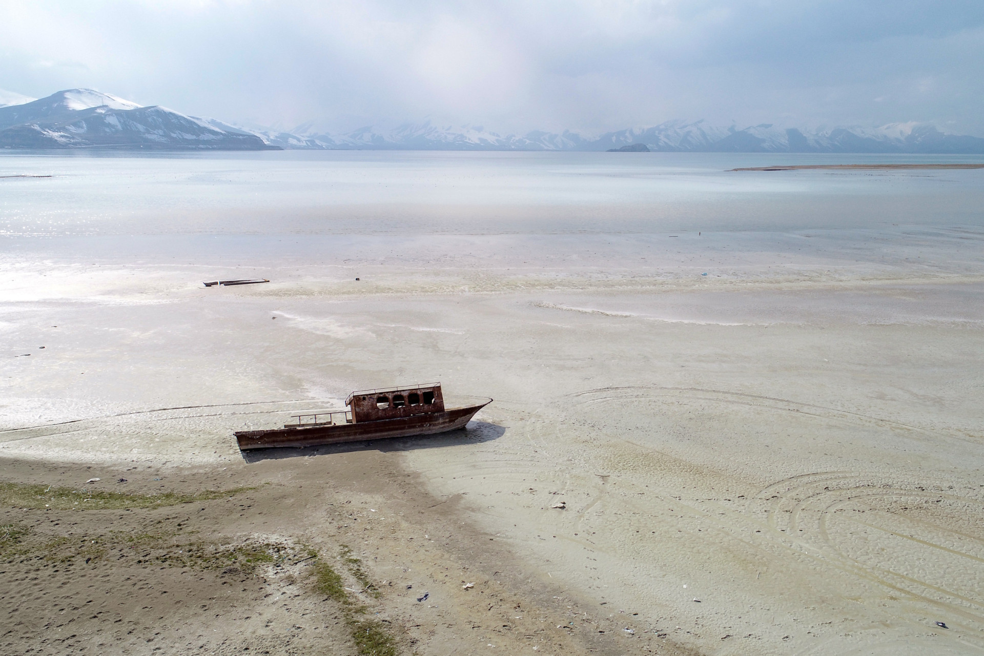 Unexpected discoveries when water levels drop