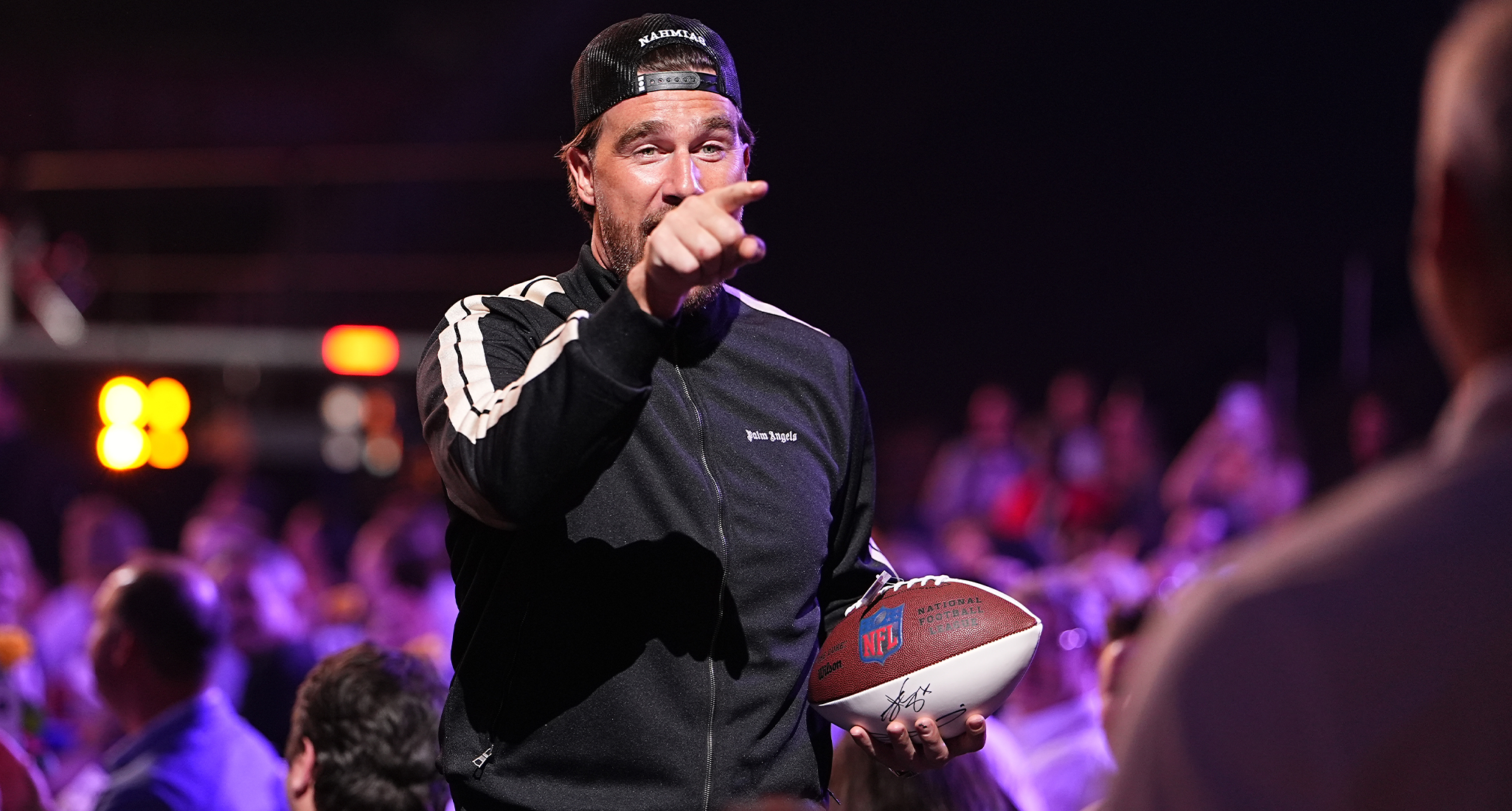 Cameras Capture Intense Photo of Travis Kelce Standing Alone and ...