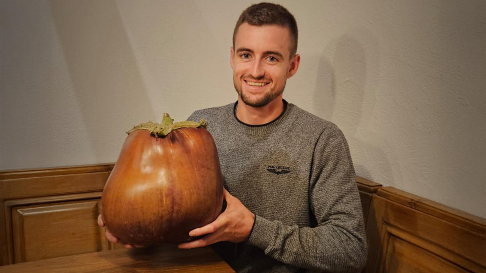 heaviest-eggplant-5-078-kg-11-lb-3-oz-grown-by-martin-truttmann