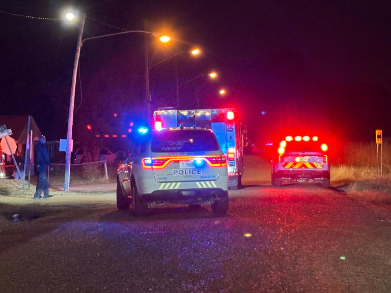 Man stabbed in chest at Jackson apartment complex