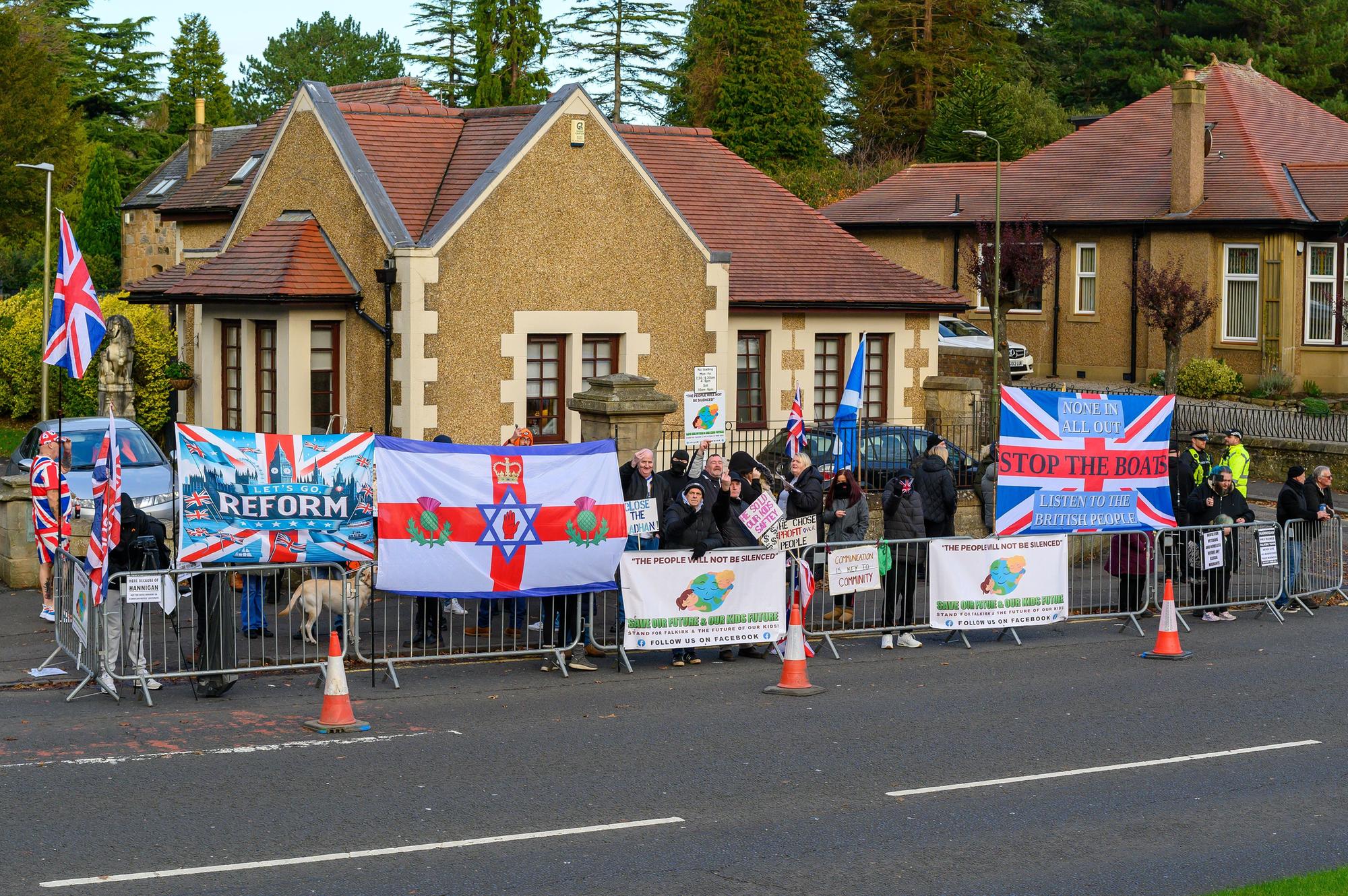 Asylum hotel protesters turn attention to Falkirk's Park Hotel