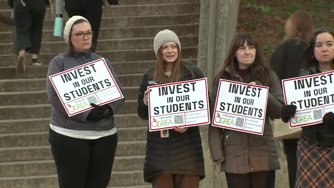 Grand Rapids teachers continue informational picket as they work ...