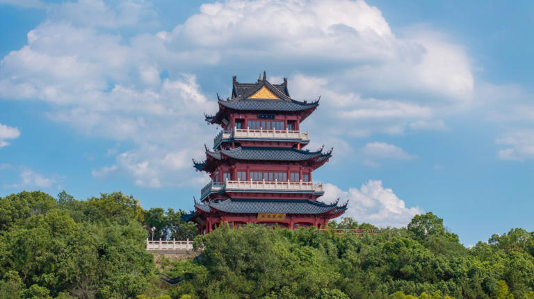 ‘Irresponsible’ tourist blamed for torched Chinese temple due to ...