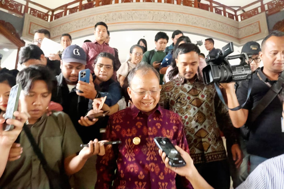 Koster: Wisatawan Asing ke Bali Wajib Miliki Tabungan dan Tiket Pulang