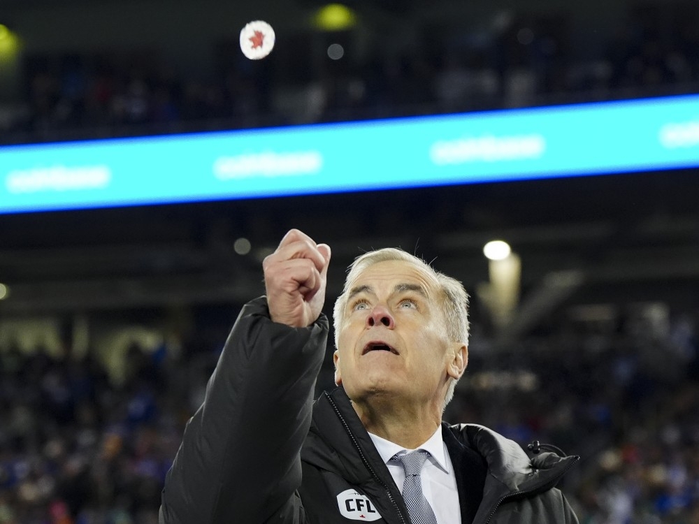 Mark Carney hears boos from Grey Cup fans in Winnipeg
