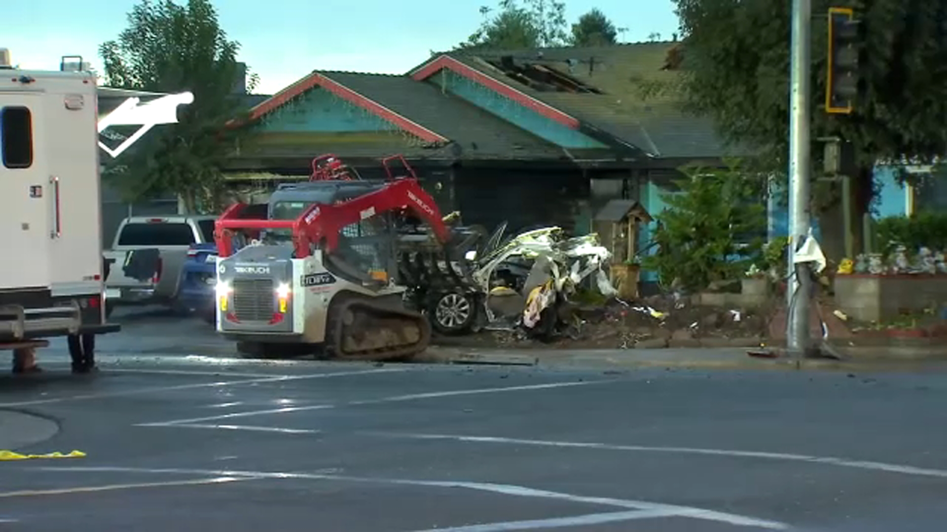 Suspect dead, deputy hospitalized after chase and crash in Tulare ...