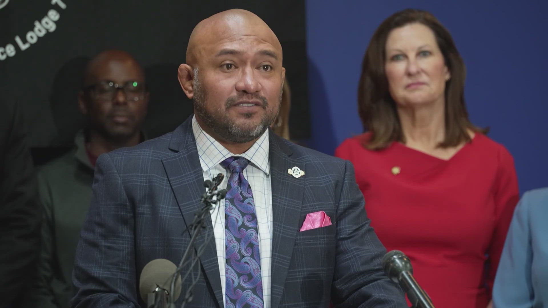 Dallas Police Association president placed on leave as grand jury ...