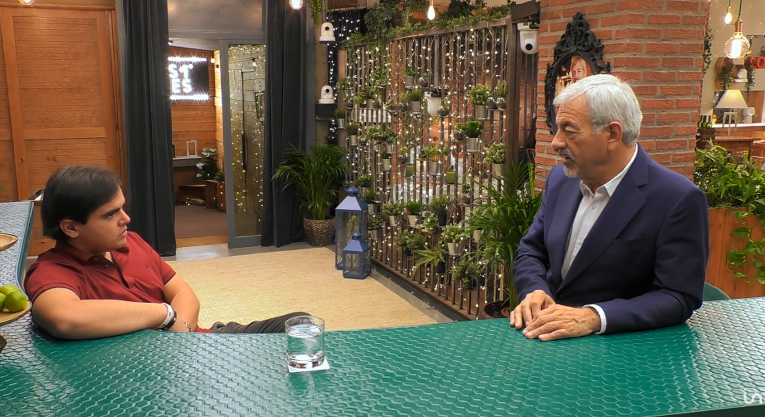 El monumental enfado de un soltero de 'First Dates' con Carlos Sobera: ''No me  gustó nada cuando se puso a gritar''