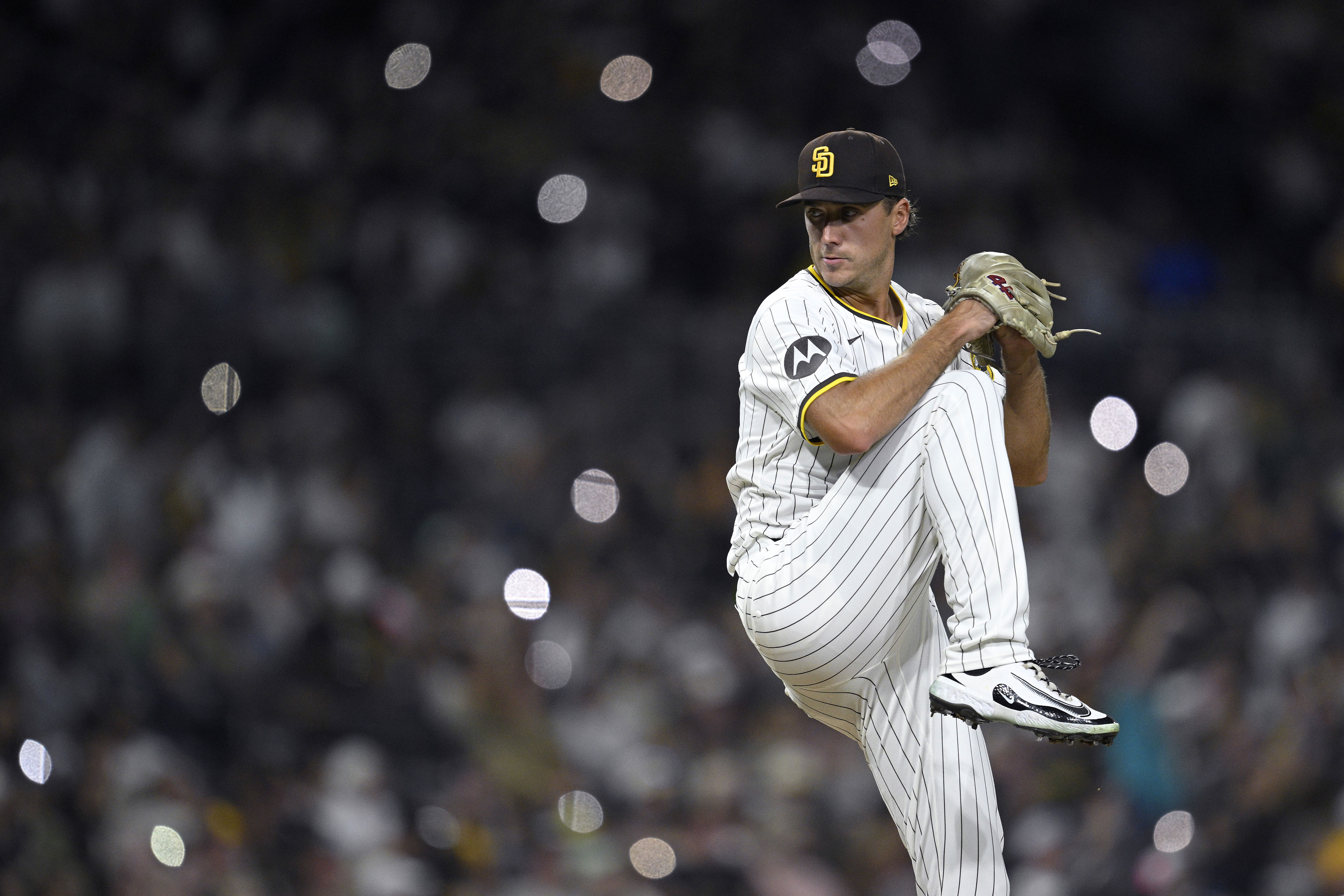 Padres sign LHP Kyle Hart to new contract