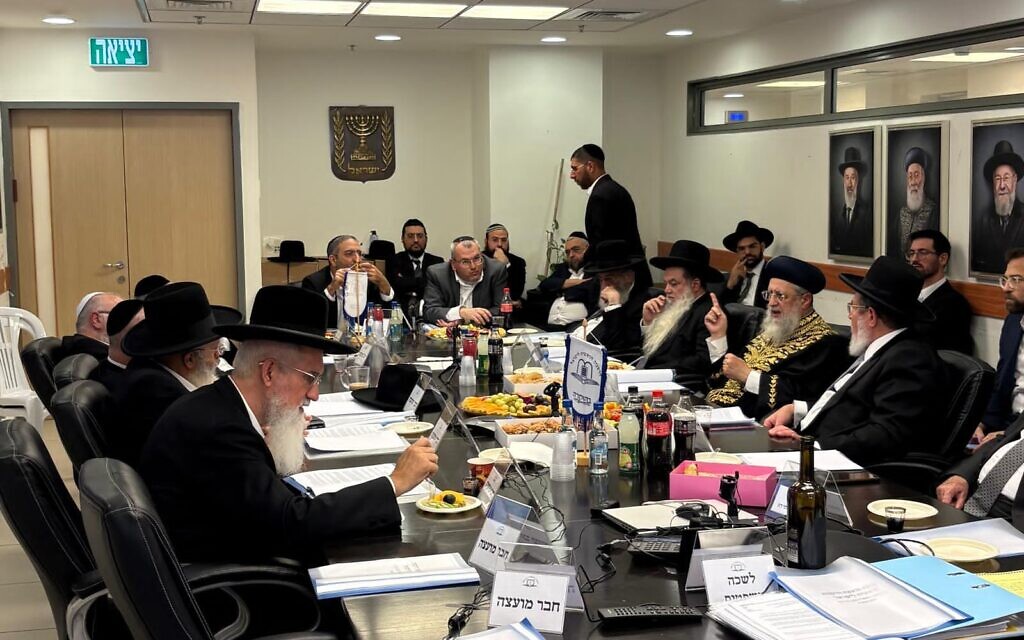 Chief rabbis accuse High Court of interfering with Jewish law