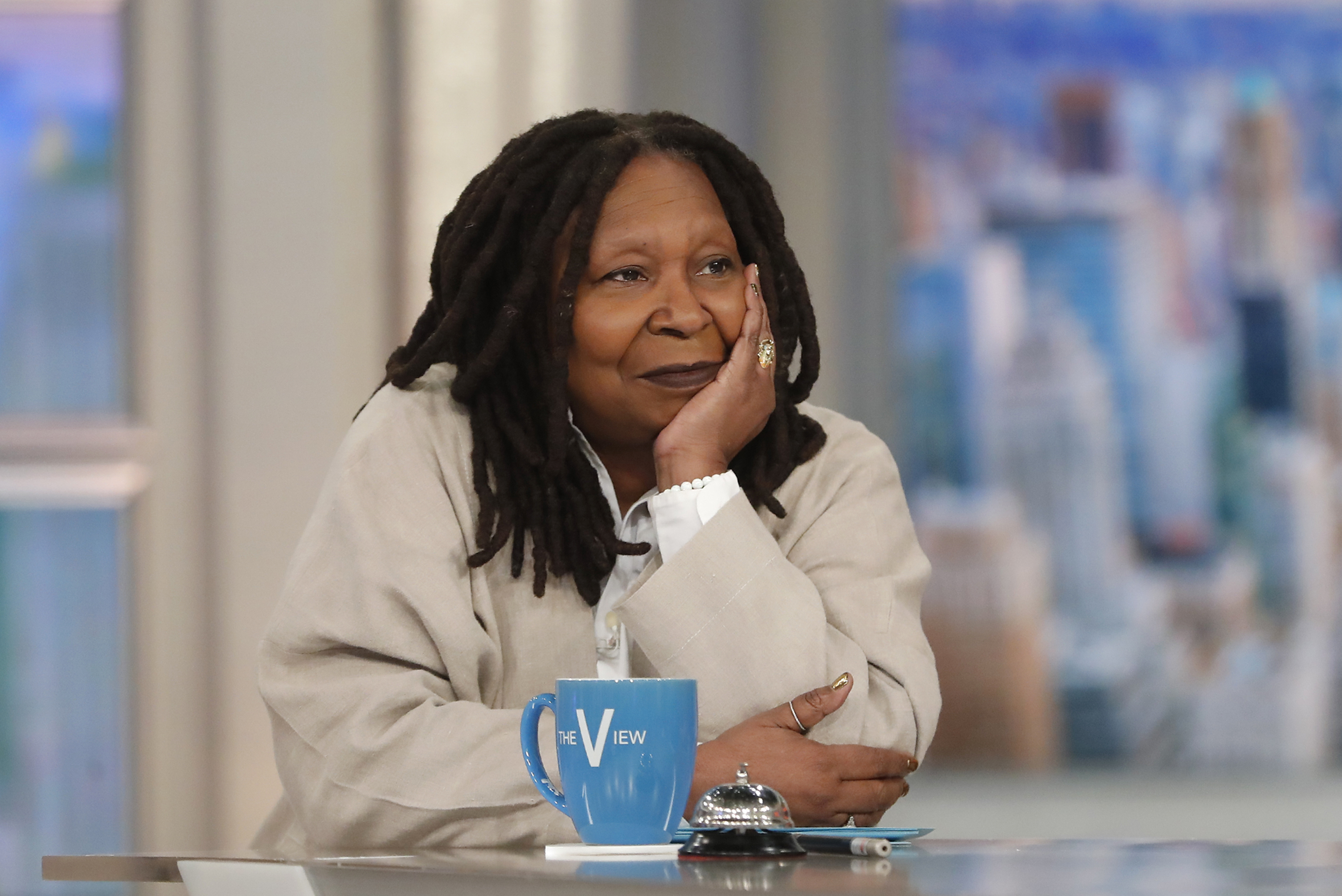 Why Whoopi Goldberg isn’t on ‘The View’ this week(01)