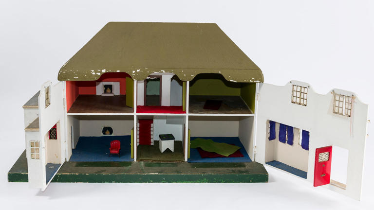 A replica of Y Bwthyn Bach has been kept by the Museum Wales