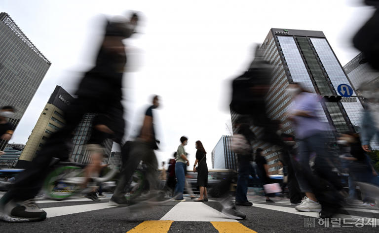 ‘안 가본 길’ 65세 정년…시나리오 따라 달라질 세대 운명