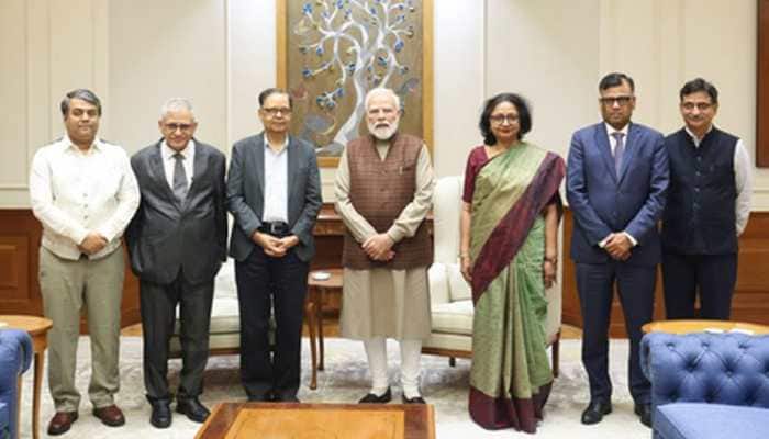 Prime Minister Modi Meets 16th Finance Commission's Delegation