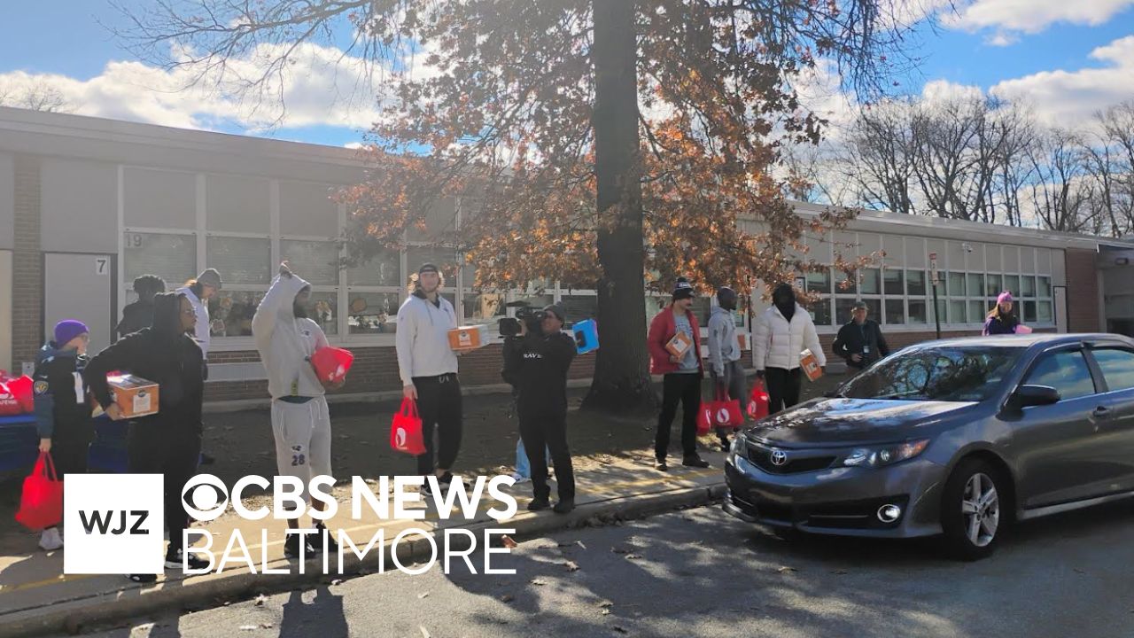 Baltimore Ravens go into the community to hand Thanksgiving turkeys to ...