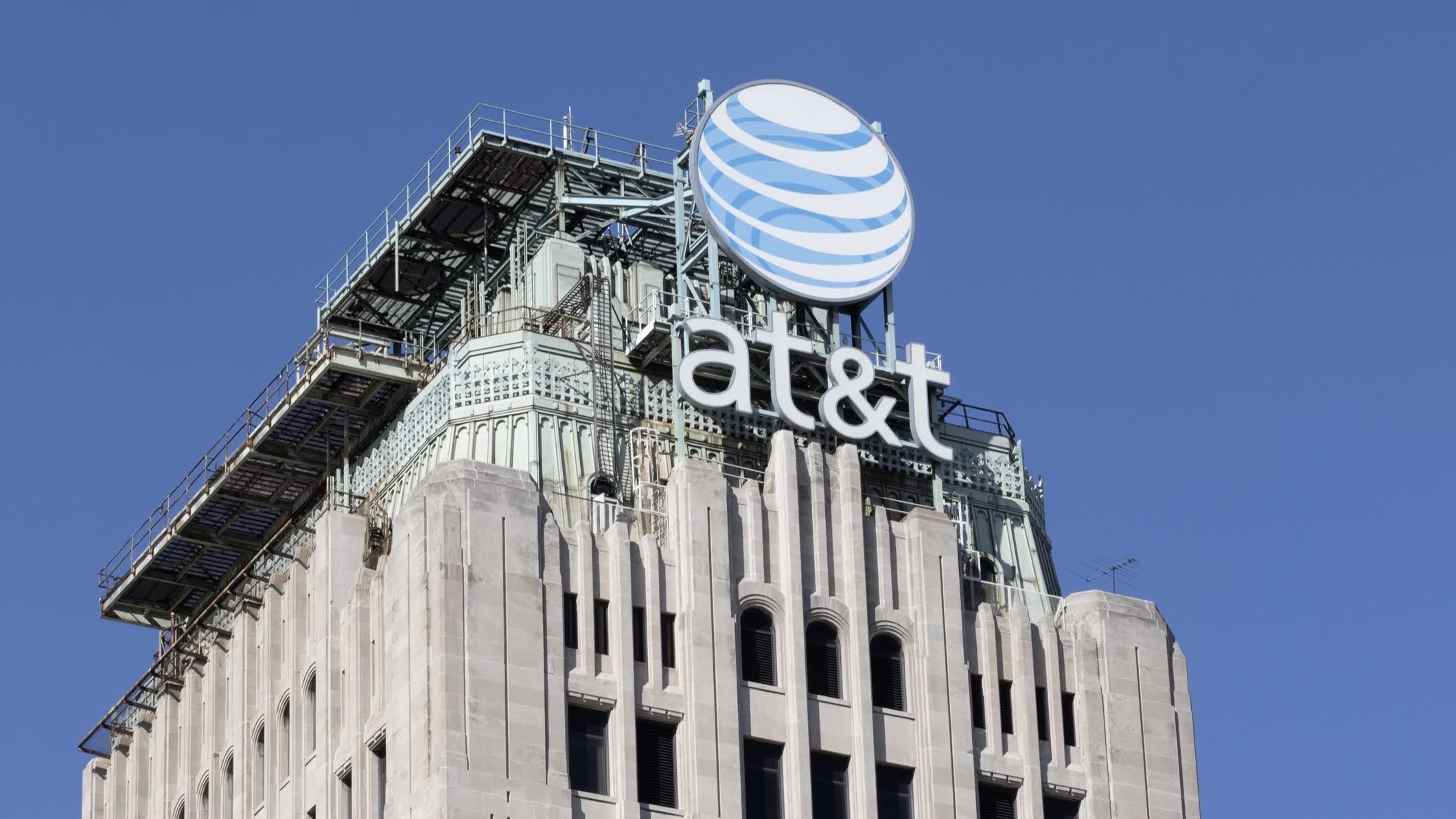 AT&T Boosts 5G Speed and Capacity With EchoStar Spectrum