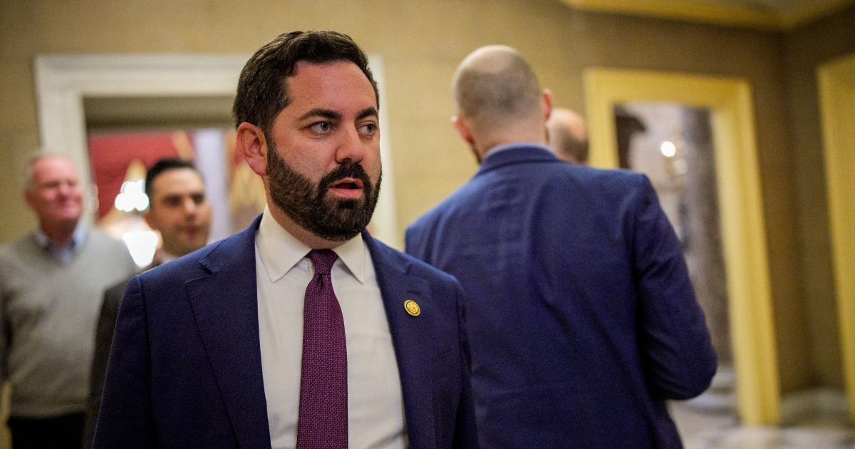 Five Republicans Defy Trump in Bid to Give Federal Employees Full Union ...