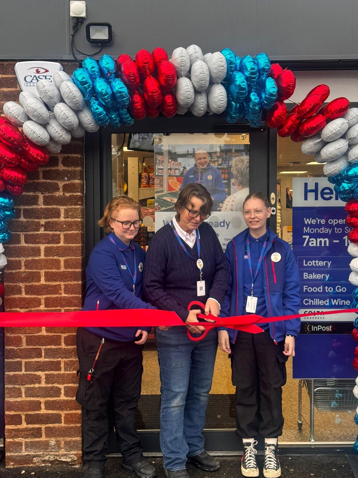 new-tesco-colleagues-celebrate-a-successful-first-week-serving-the