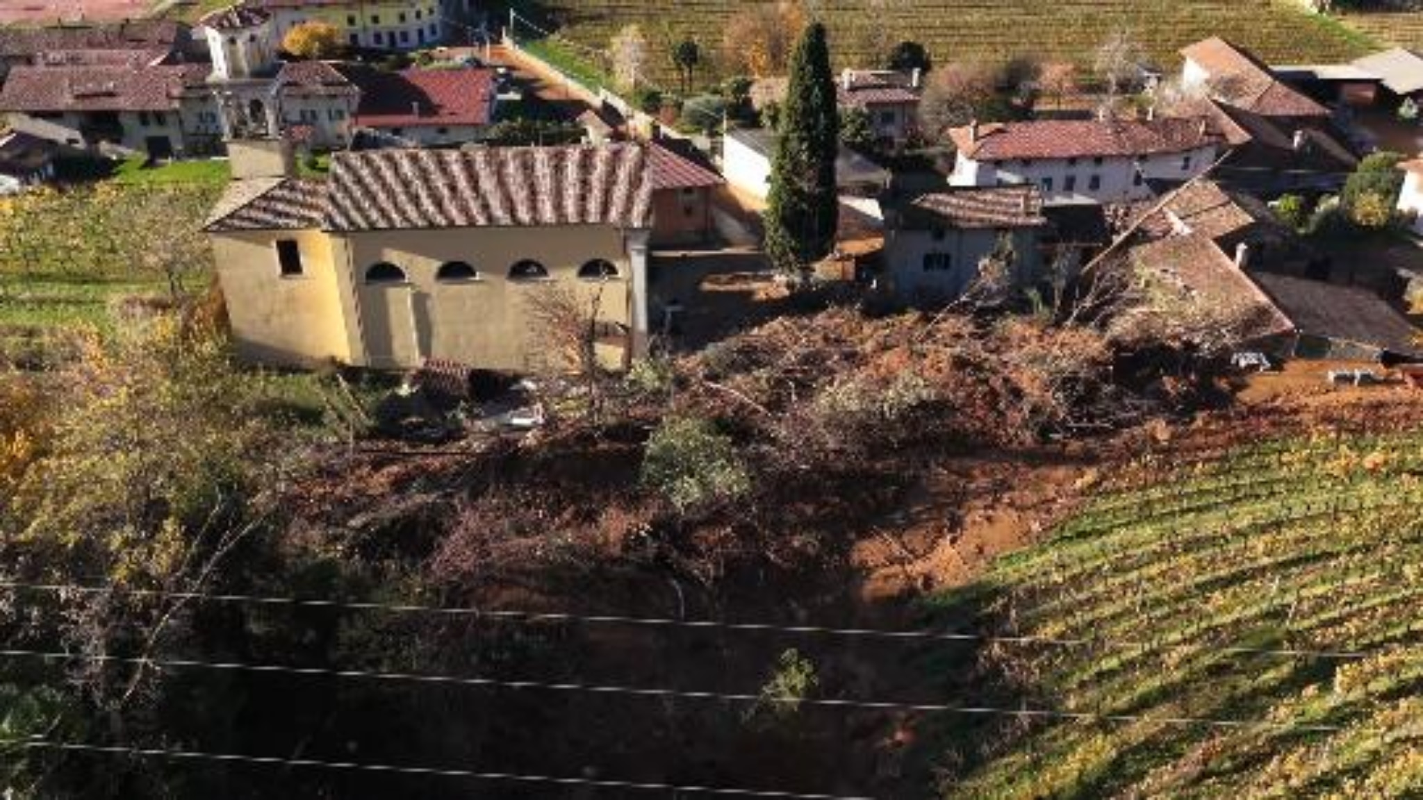 Frana a Cormons: le immagini dal drone dello smottamento