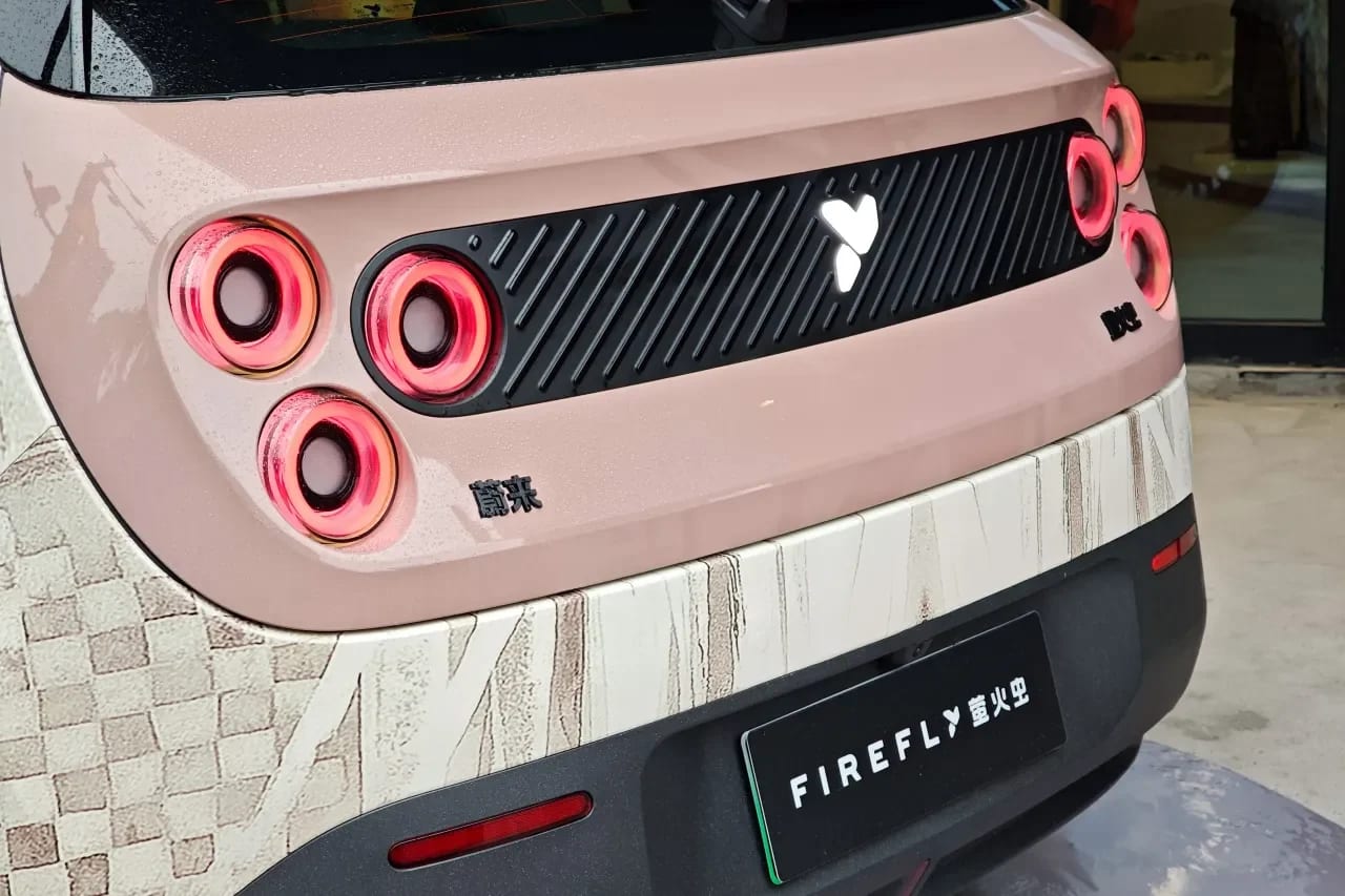 Nio Stock Slides In Hong Kong As Firefly Export Push Fails To Lift ...
