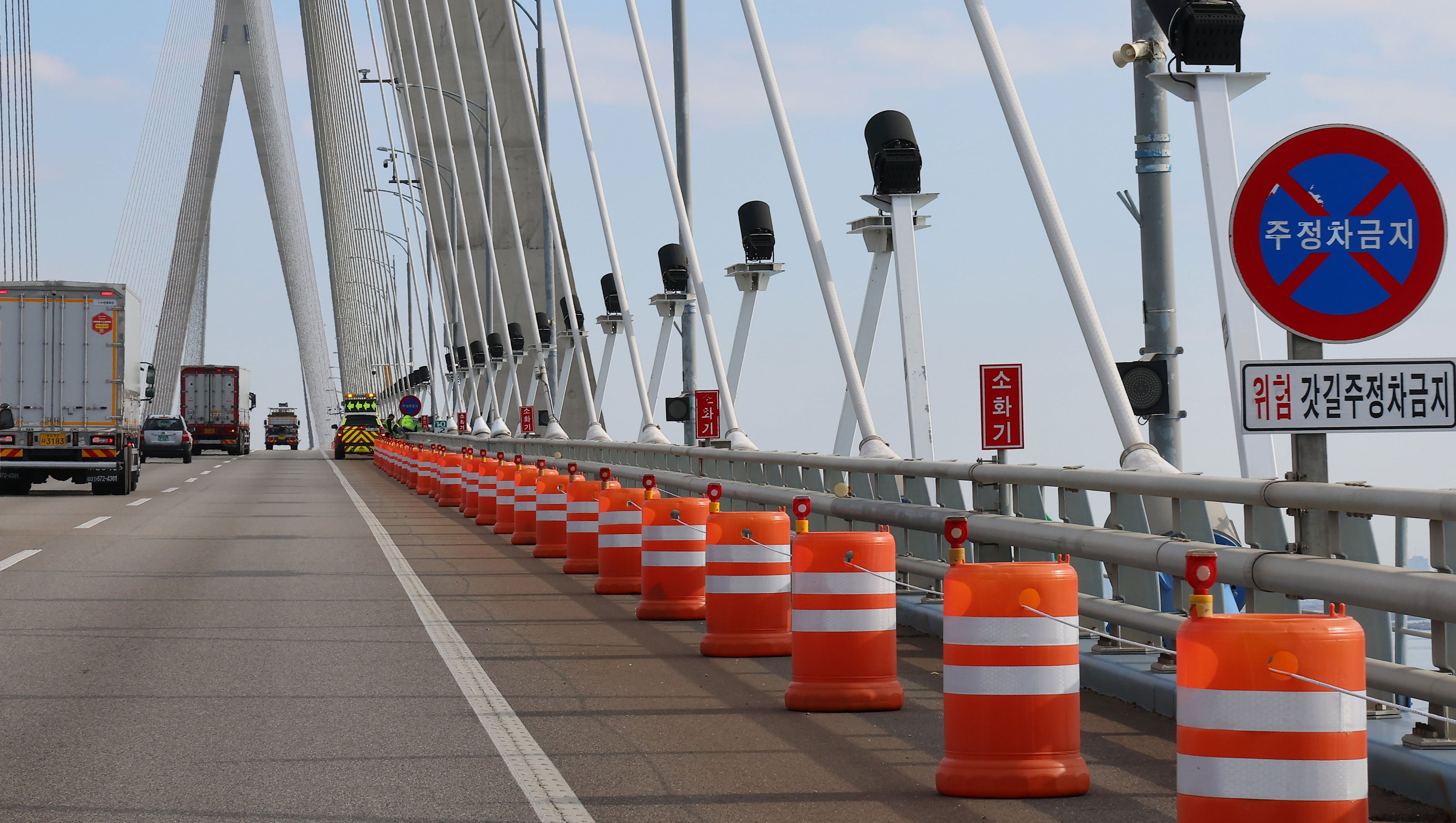 Incheon Bridge Reinstalls Drums to Halt Suicides