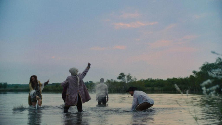 Andrés Clariond, director de ‘Versalles’, habla sobre su película acerca de «autócratas y líderes dementes».