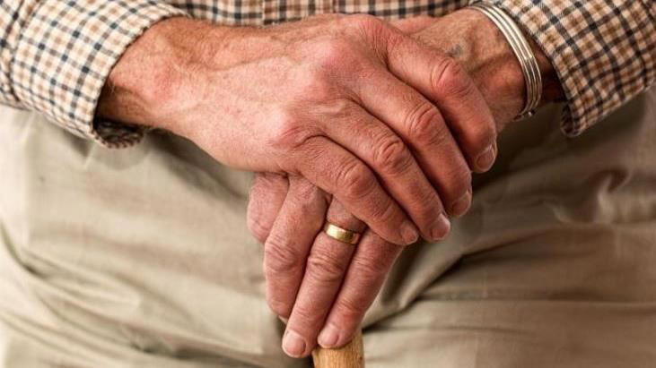 研究證實：別再熬夜！60到65歲是男性最艱困時期 這4件事越早做越好