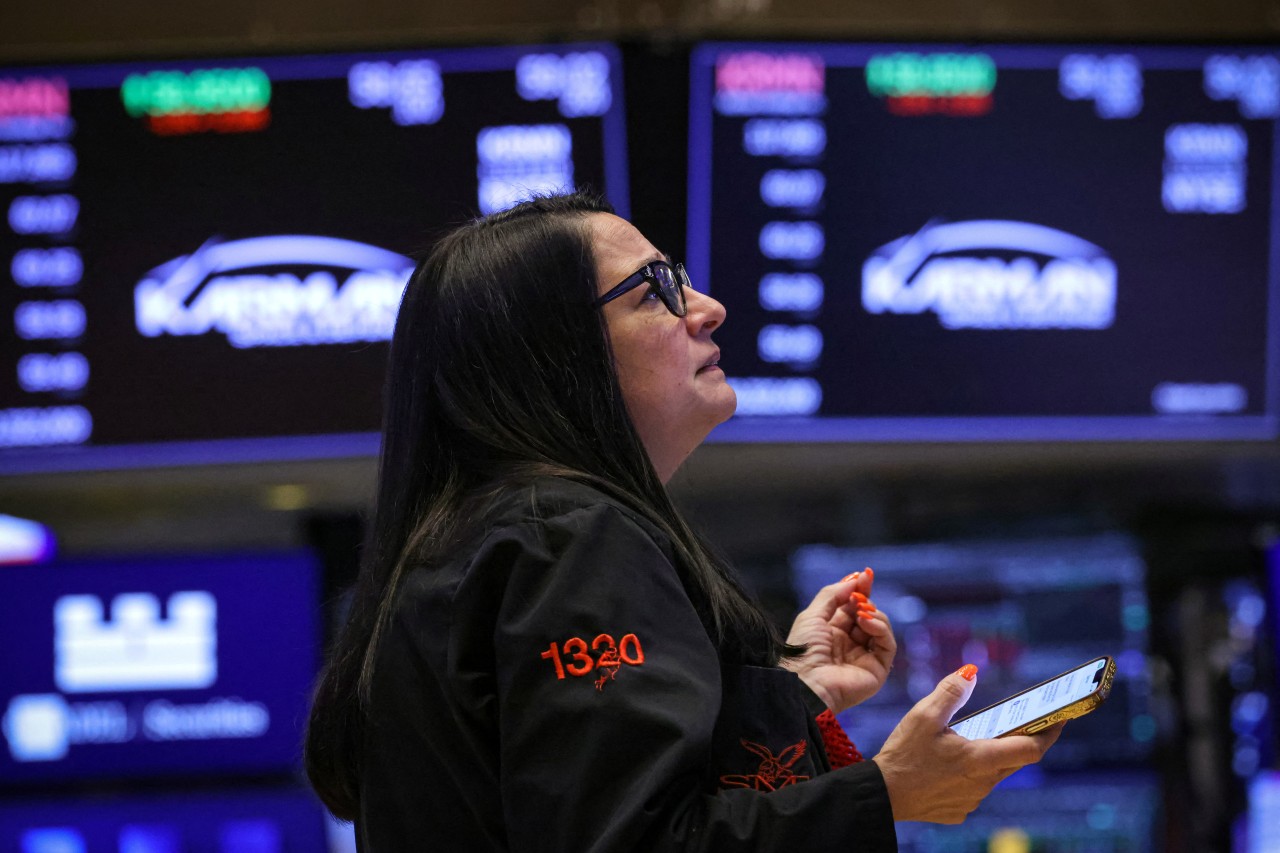 Global Markets Follow U.S. Stocks Lower