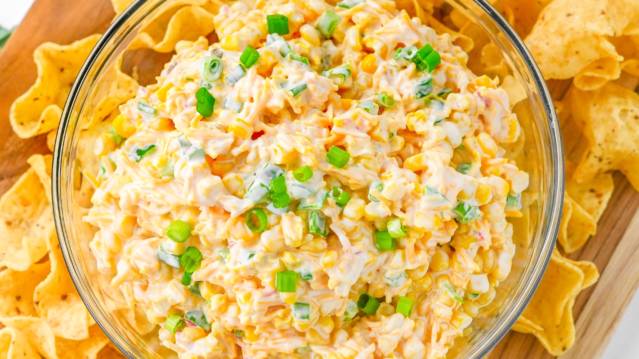 25 dip recipes made for chips, crackers and veggies