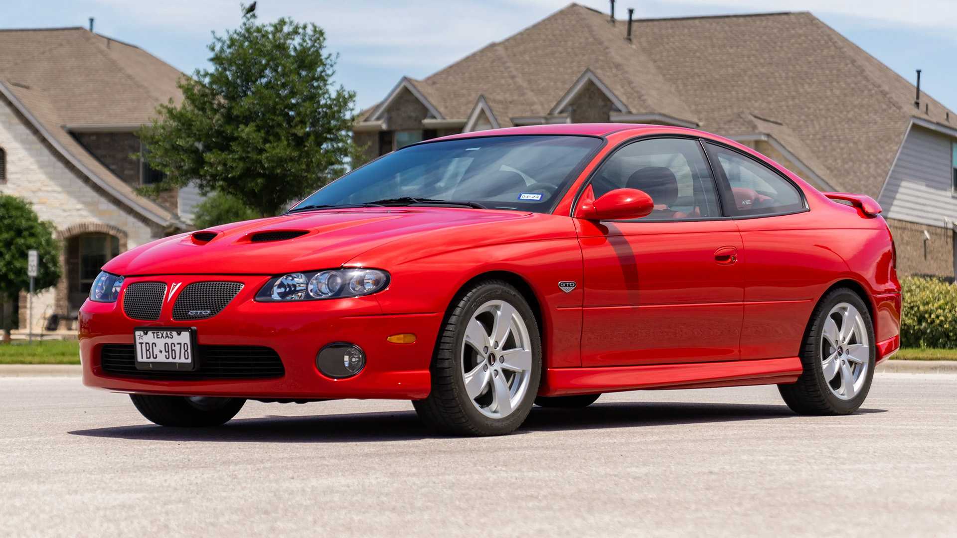 2005 Pontiac GTO 2 Front Three Quarter