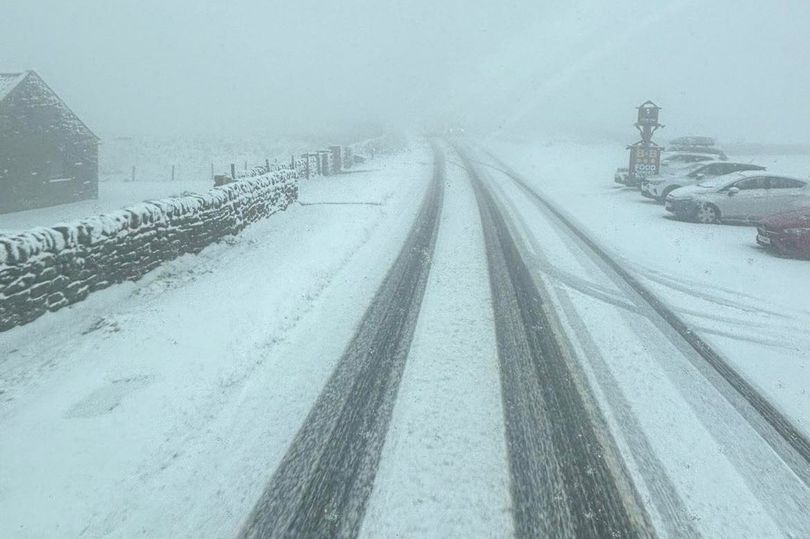 UK blanketed in snow as 2-inch blizzard leaves country shivering