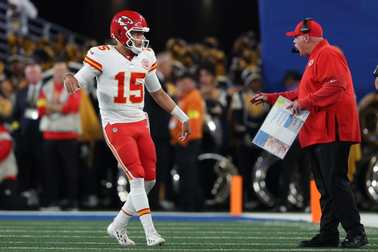 Chiefs fans call out Andy Reid for throwing Patrick Mahomes 'under the bus'